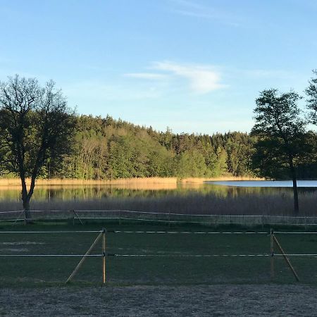 Nice Holiday House At Horse Farm With Lake And Sauna Holo (Sodertalje) Exterior foto