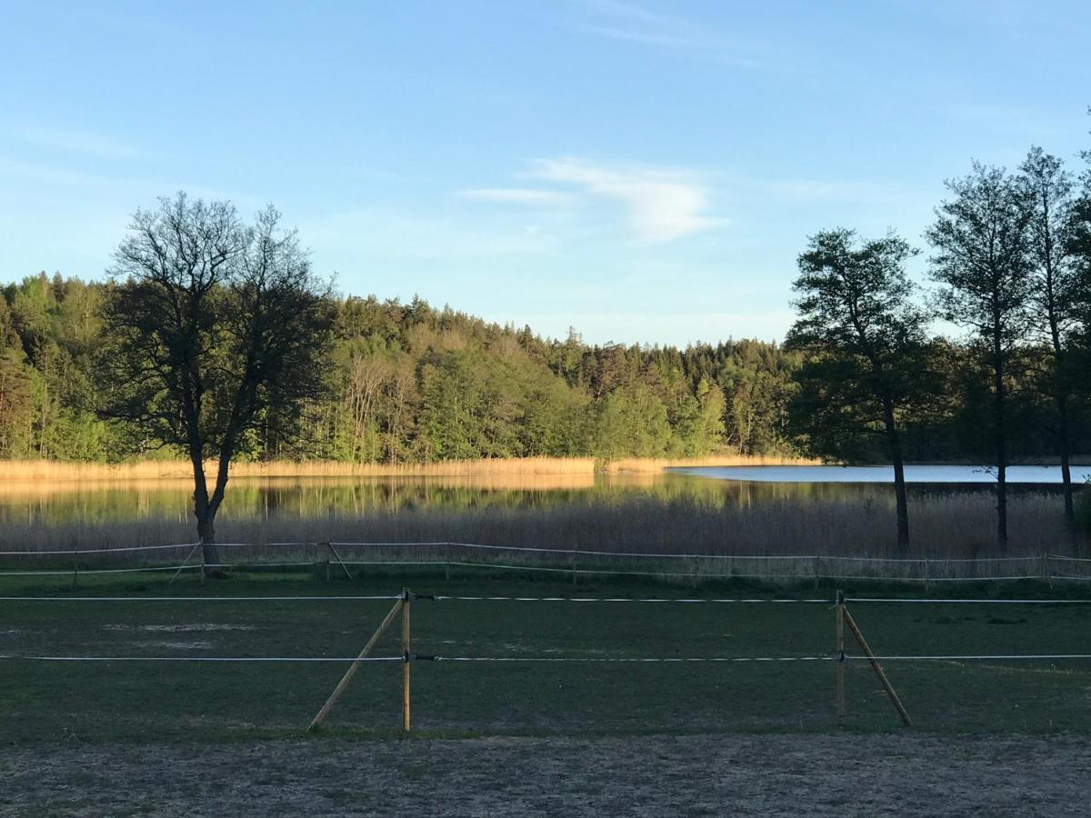 Nice Holiday House At Horse Farm With Lake And Sauna Holo (Sodertalje) Exterior foto